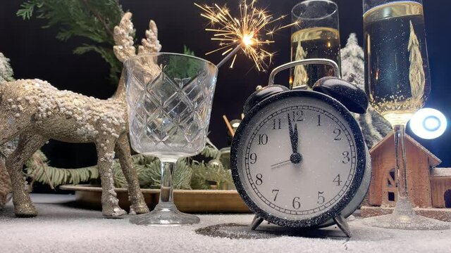 new year clock. Pouring champagne into a glass. Champagne and fireworks