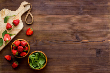 Spinach salad with strawberry and goat cheese, top view