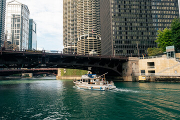 Obraz premium Chicago River Walk Boat