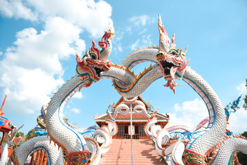 Obraz premium thai dragon statue in temple