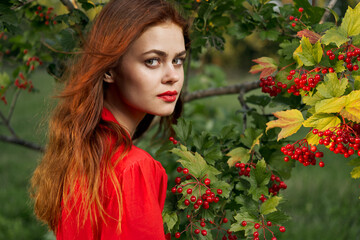 Naklejka premium Woman in red shirt plants berries nature summer