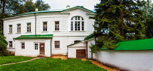 Fototapeta na wymiar House of Leo Tolstoy. Estate 
