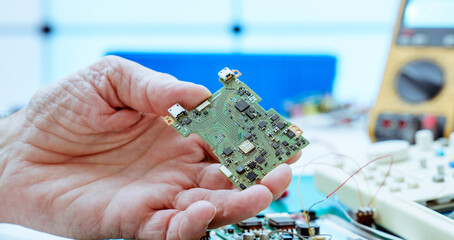 Development of the design of an electronic device in the laboratory of semiconductor electronics