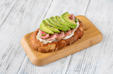 Toast with tuna and avocado