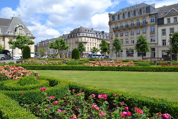 Fototapeta na wymiar Beautiful European architecture, city garden in the summer.