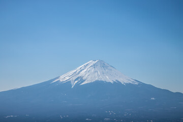 山梨県　黒岳山頂から望む青空と富士山