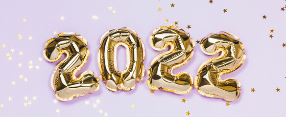 New year 2022 balloon celebration card. Gold foil balloon number 2022, party decoration, gold confetti on lavender background. Flat lay, merry christmas, happy holidays concept.