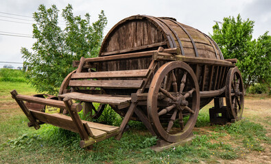 Obraz premium huge wooden barrel on wheels