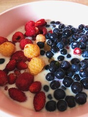fruit, food, berry, strawberry, raspberry, berries, blueberry, fresh, healthy, raspberries, dessert, sweet, blackberry, red, white, strawberries, isolated, blueberries, bowl, blackberries, diet, break