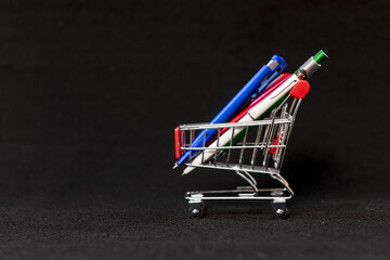 carrito de compras con bolografos 