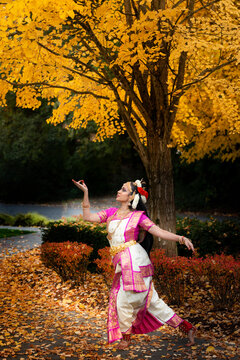 Bharatanatyam dancer outdoor in fall 