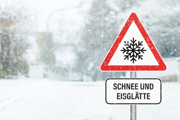 Verkehrsschild - Vorsicht: Schnee und Eisglätte - obrazy, fototapety, plakaty