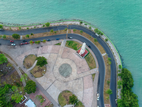 Explanada de la bandera en Chetumal con vista a&eacute;rea de dron