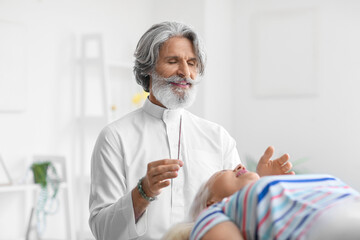 Fototapeta premium Reiki master working with patient