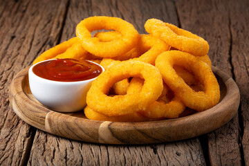 Crispy onion rings with ketchup.