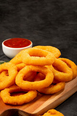 Crispy onion rings with ketchup.