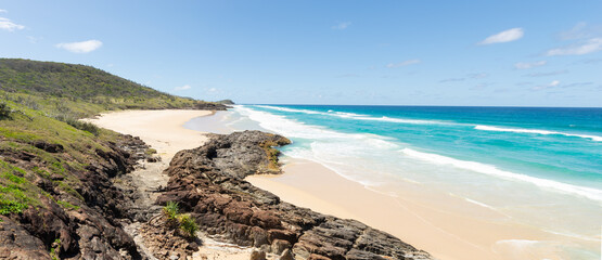 Obraz premium Panoramic View of Scenic Seashore in a Sunny Day in Queensland,Australia.Background Concept