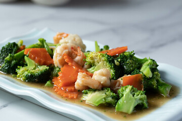 Broccoli and Carrot Sauteed Vegetables with Shrimp