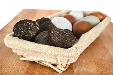 Tuber melanosporum and eggs