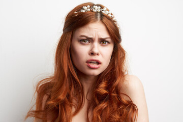 Fototapeta premium attractive woman with bare shoulders decoration on her head posing