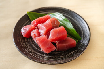 角切りマグロの刺し身