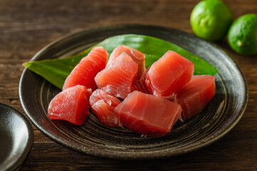 角切りマグロの刺し身