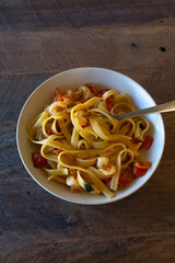 A place of spaghetti with tomatoes and prawns