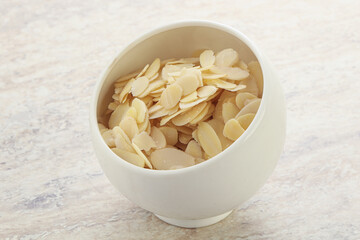 Almond nut slices for culinary
