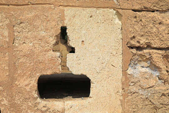 alcazaba almeria ventana tronera con cruz para defensa  4M0A5271-as21