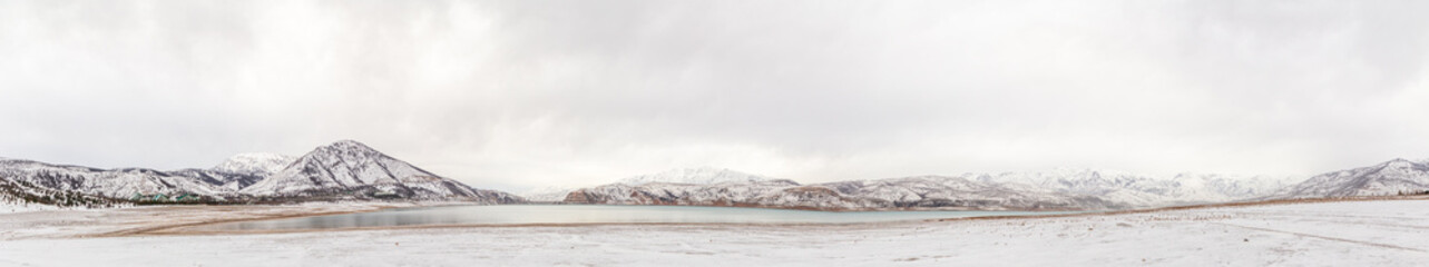 Obraz premium Charvak reservoir, Uzbekistan