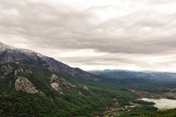 Fototapeta na wymiar View over a valley in the Taurus mountains on a cloudy day