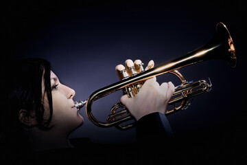 Trompettist speelt jazzmuzikant trompettist