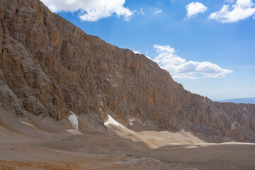 Aladaglar is the holy place of mountaineers. Demirkazık Mountain, Yedigöller, Climbing tracks.