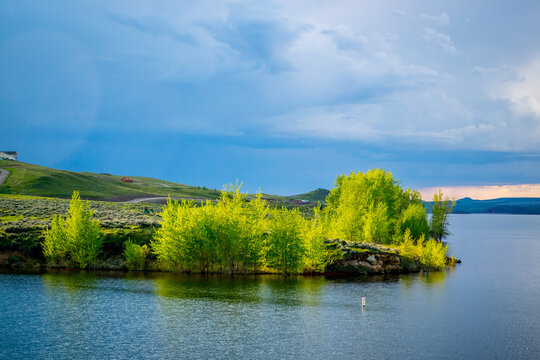 A beautiful lake park in Mikesell Potts Recreational Area, Wyoming © Cavan