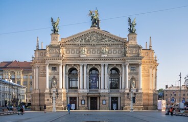 Fototapeta na wymiar Academic Theatre of Opera and Ballet in Lviv, Ukraine