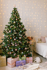 Obraz na płótnie Canvas Minimalist Christmas interior with gifts under the Christmas tree