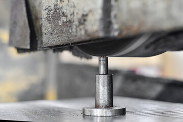 Cleaning the surface of the grinding wheel from adhesion of metal residues when grinding the...