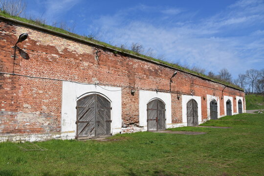Twierdza Modlin, fortyfikacje obronne, zabytkowy, historyczny obiekt militarny, 