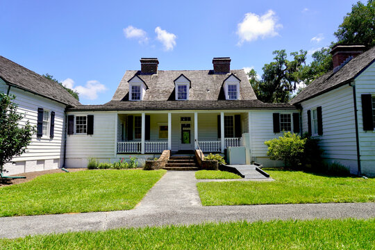 Charles Pinckney National Historic Site, Mount Pleasant, South Carolina: Preserves Charles Pinckney's Snee Farm Plantation And Country Retreat. The Coastal Cottage With Full-width Front Porch. 