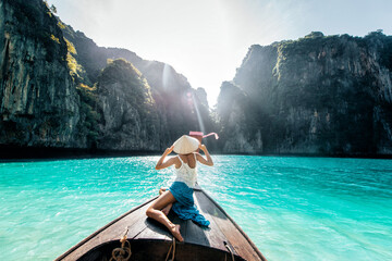 Beautiful woman making an excursion to phi phi island and maya beach in Thailand - obrazy, fototapety, plakaty