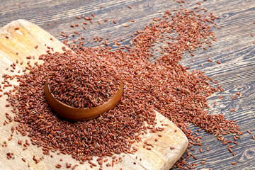 raw uncooked red rice, unpeeled