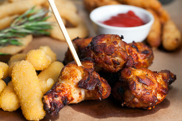 a set of dishes consisting of baked chicken wings , sets in a cafe