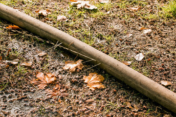 A hole in a fire hose from which water flows under pressure.