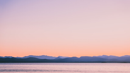 Obraz premium sunrise over the lake