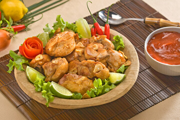 Prato com frango e limão decorado