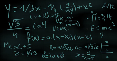 formule mathématique E=mc² de couleur bleu sur tableau effacé 