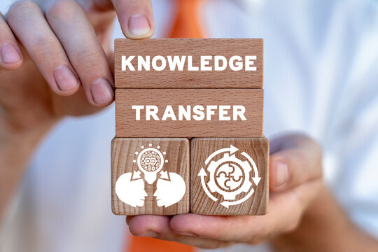 Concept of knowledge transfer. Ideas sharing. Information transferring and skill teaching.