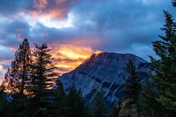 Sunrise over Mount Rundle on an autumn morning in Banff National Park