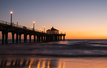 Fototapeta premium sunset from the right side of the pier
