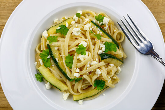Hummus Linguini with Zucchini 
